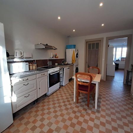 Le Plain Pied Sur Place Le Mele-sur-Sarthe Bagian luar foto