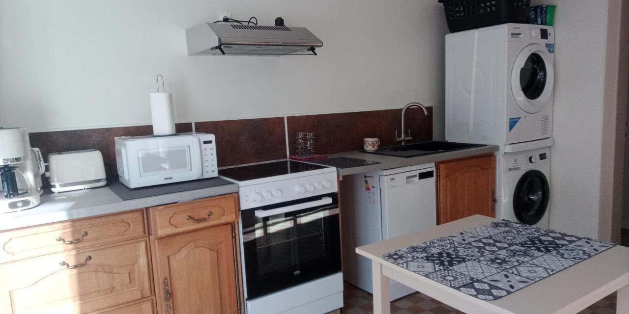 Le Plain Pied Sur Place Le Mele-sur-Sarthe Bagian luar foto