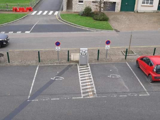 Le Plain Pied Sur Place Le Mele-sur-Sarthe Bagian luar foto