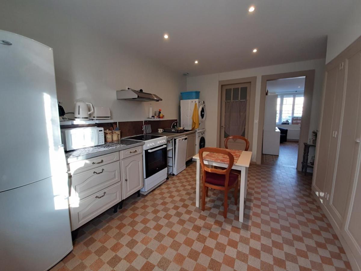 Le Plain Pied Sur Place Le Mele-sur-Sarthe Bagian luar foto