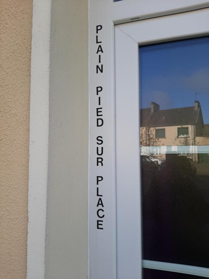 Le Plain Pied Sur Place Le Mele-sur-Sarthe Bagian luar foto