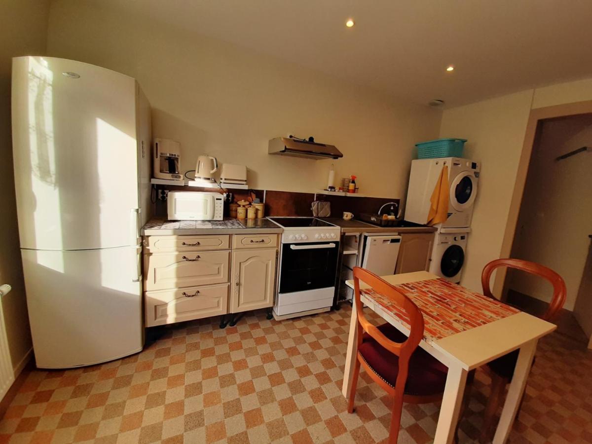 Le Plain Pied Sur Place Le Mele-sur-Sarthe Bagian luar foto