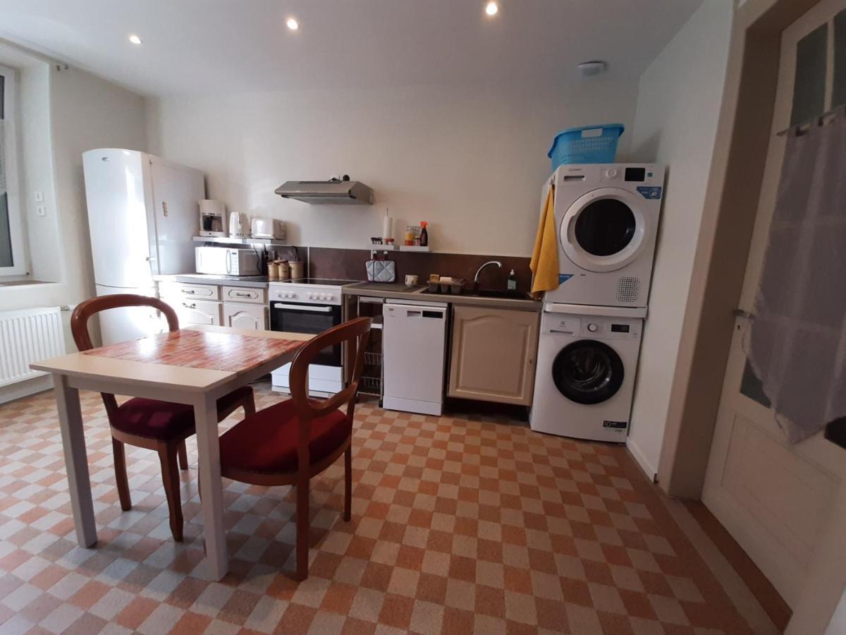 Le Plain Pied Sur Place Le Mele-sur-Sarthe Bagian luar foto