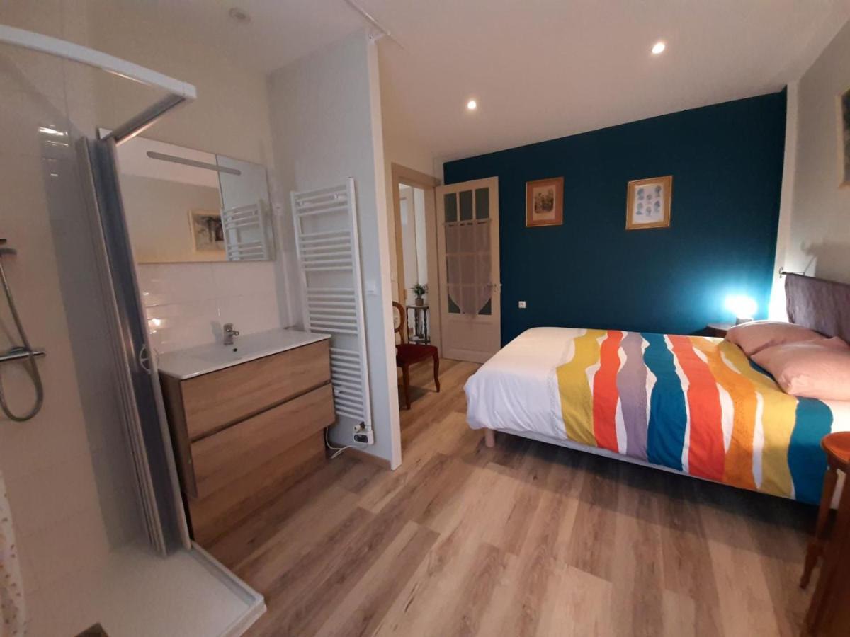 Le Plain Pied Sur Place Le Mele-sur-Sarthe Bagian luar foto