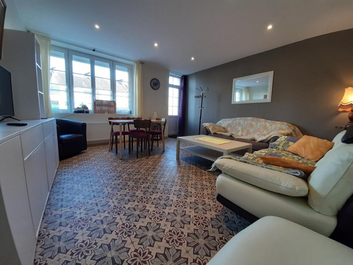 Le Plain Pied Sur Place Le Mele-sur-Sarthe Bagian luar foto