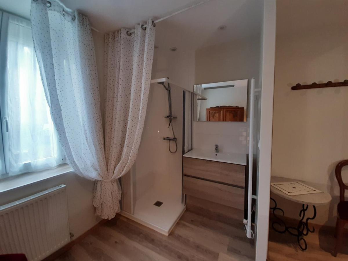 Le Plain Pied Sur Place Le Mele-sur-Sarthe Bagian luar foto
